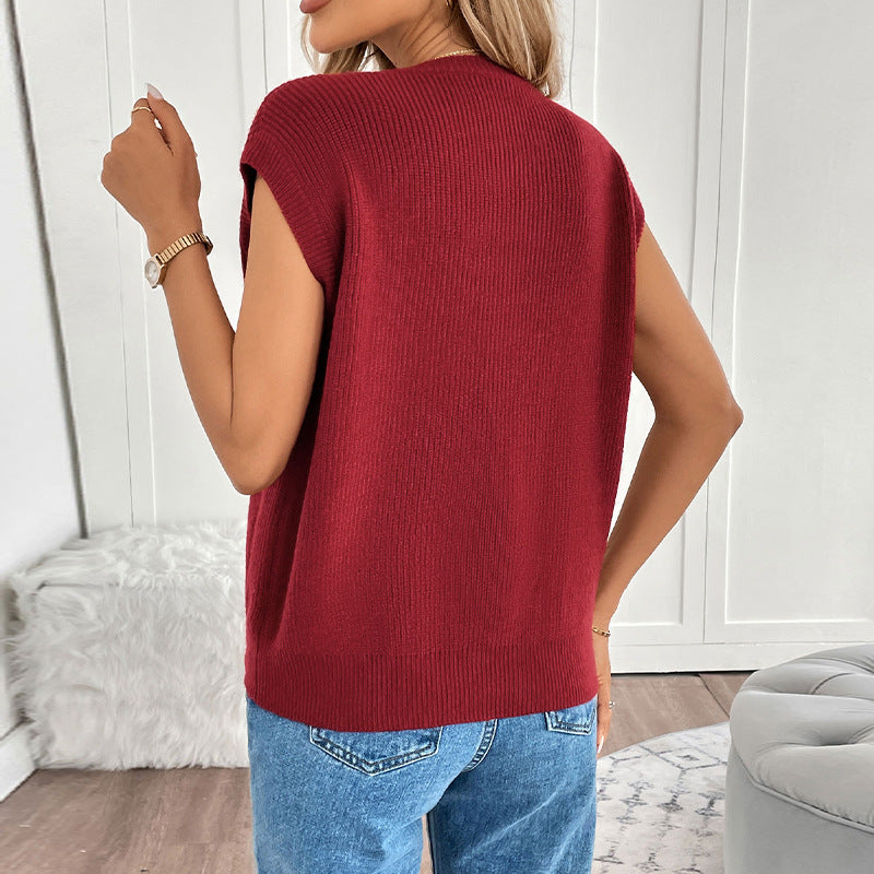 Sleeveless Knitted Button Top with Decorative Pockets – Effortless Chic and Modern Comfort