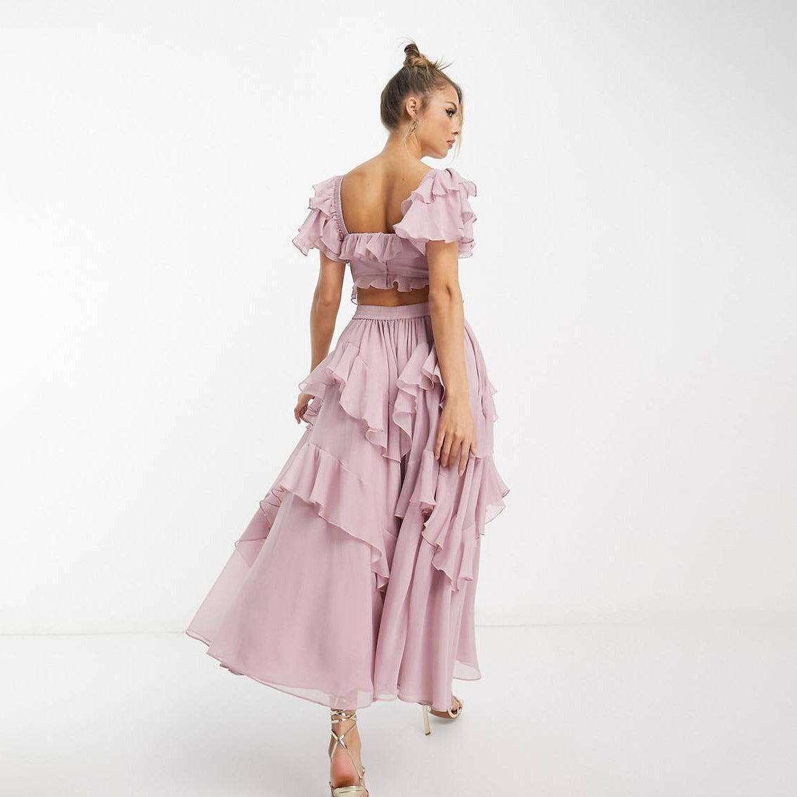 Romantic Ruffled Midi Dress with Short Sleeves – Timeless Elegance and Feminine Grace