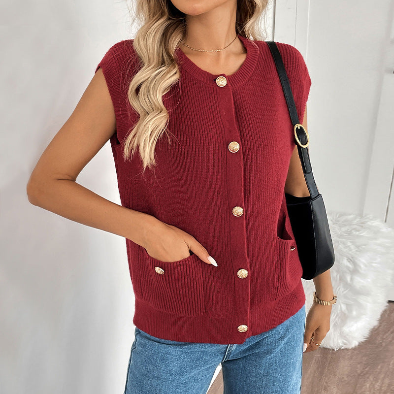 Sleeveless Knitted Button Top with Decorative Pockets – Effortless Chic and Modern Comfort
