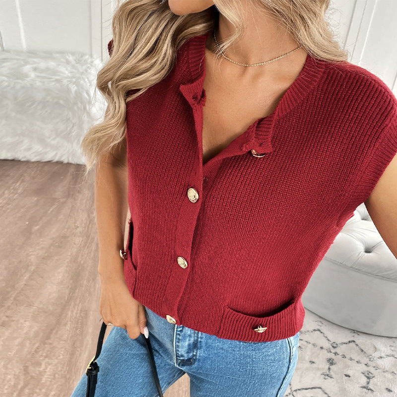 Sleeveless Knitted Button Top with Decorative Pockets – Effortless Chic and Modern Comfort