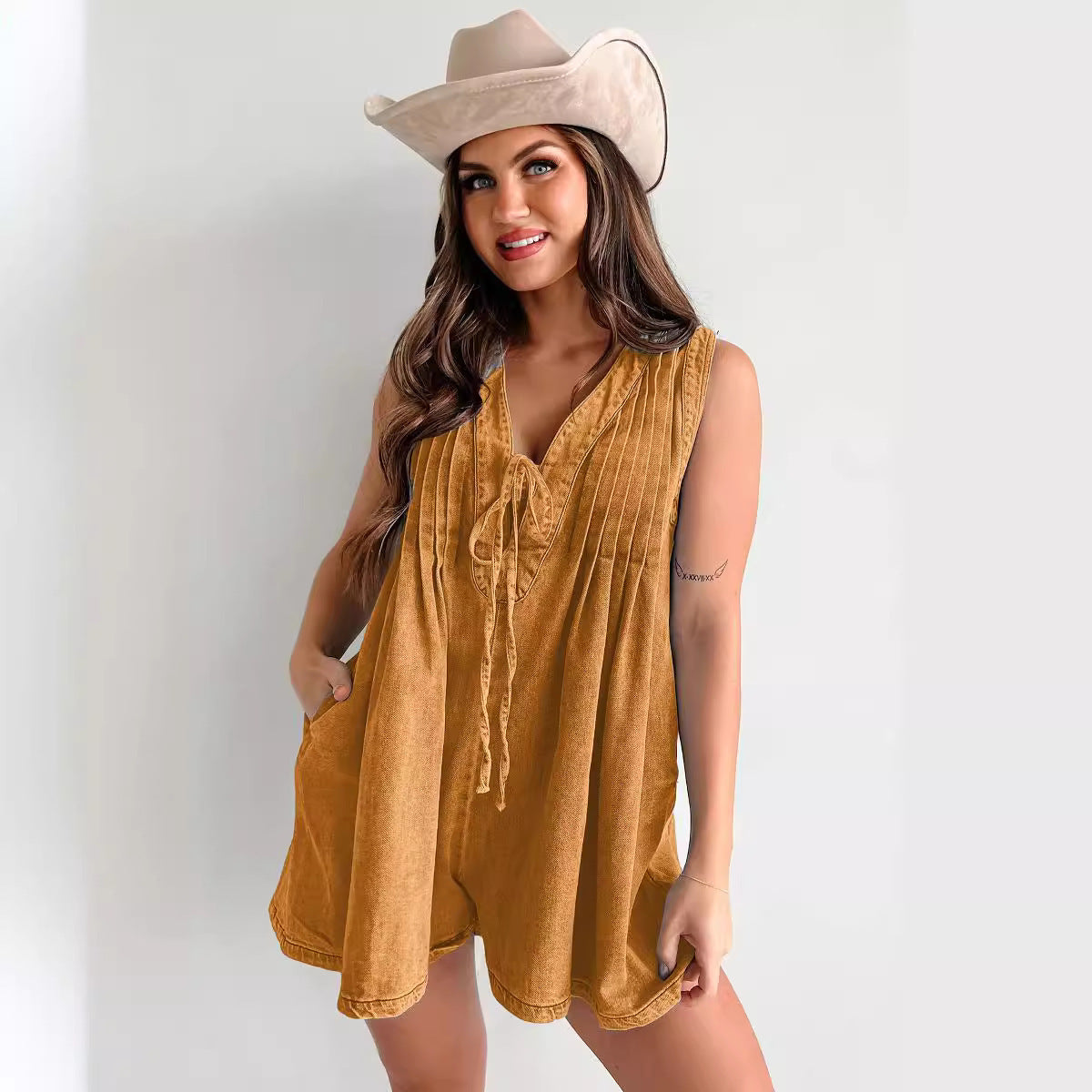Casual Sleeveless Jumpsuit with Tie Collar – Effortless Elegance and Modern Comfort