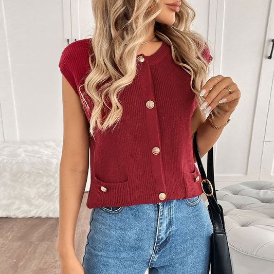 Sleeveless Knitted Button Top with Decorative Pockets – Effortless Chic and Modern Comfort